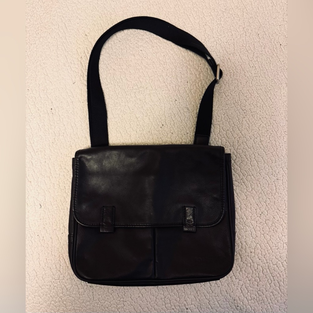 Fossil messenger bag this is in excellent condition ..Its gorgeous cheese